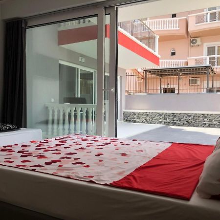 Paralía Red Luxury Aqua 아파트 호텔 외부 사진